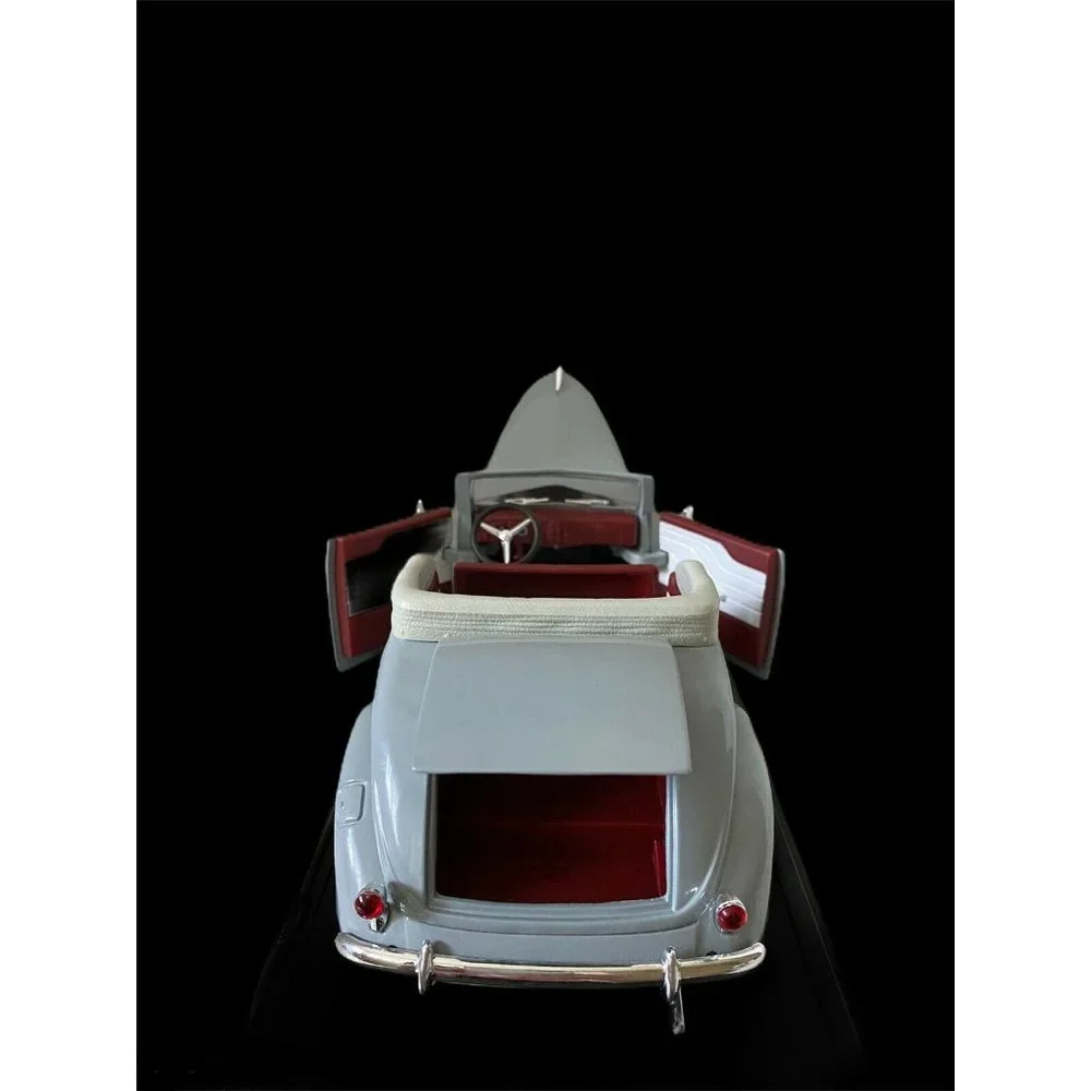 Road Signature 1:18 1937 Ford V-8 Convertible